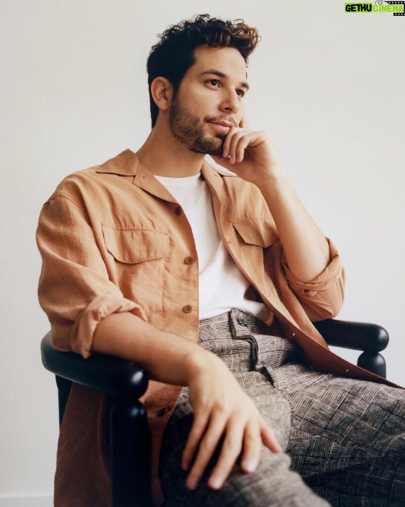 Skylar Astin Instagram - Swipe to see what I’m looking at (it’s you) 📸 @ianlanterman for @leoeditdaily