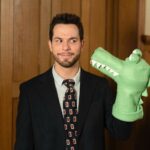 Skylar Astin Instagram - Epsidoe 2 of Season 2 of @sohelpmecbs airs tonight!! 🐊😂 Had to dust off my puppeteering skills!! Also available on @paramountplus 💥