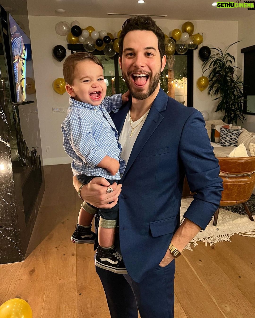 Skylar Astin Instagram – Holiday Family Fun Pt 2 💥🥂🎉🍭 Los Angeles 