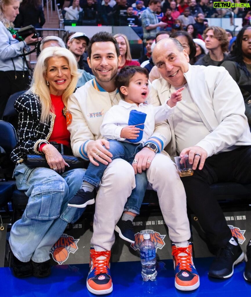 Skylar Astin Instagram - Nothing better than Knicksmas at @thegarden 💙🧡❤ Madison Square Garden