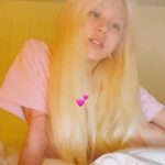 Son Chae-young Instagram - 📖✏️🎁🧸