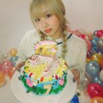 Son Chae-young Instagram - *･゜ﾟ･*:.｡..｡.:*･ 오늘 트와이스가 지나온 시간들이 엄청 가득히 머릿속에서 떠오르면서 평소같았으면 그렇지않을 팬분들이 보내준 메세지 그리고 멤버들이 하는 말들과 행동들 때문에 눈물이 금방이라도 터져나올것같았어요. 그만큼 우리가 잘 버텨왔구나싶고 아직도 서로를 너무 아끼고 사랑하고 에너지가 넘치는구나 너무 감사하다 라고생각했던거같아요. 트와이스를 통해서 너무 많은걸 배우고 성장할수있어서 행복하고 이렇게 좋은사람들이 내곁에있어서 너무 소중하고 감사해요. 우리가 어떤 모습으로든 다 사랑받을순 없겠지만 지금처럼 늘그래왔던것처럼 트와이스 답게 우리는 열심히 재미있게 걸어갈게요-! 많이 축하해주셔서 감사하고 멤버들 사랑해🤍 천방지축 막내 예뻐해주고 늘 귀여워해줘서 고마워 100살되어도 귀여워해줘.･*:.｡. .｡.:*･゜ﾟ･*