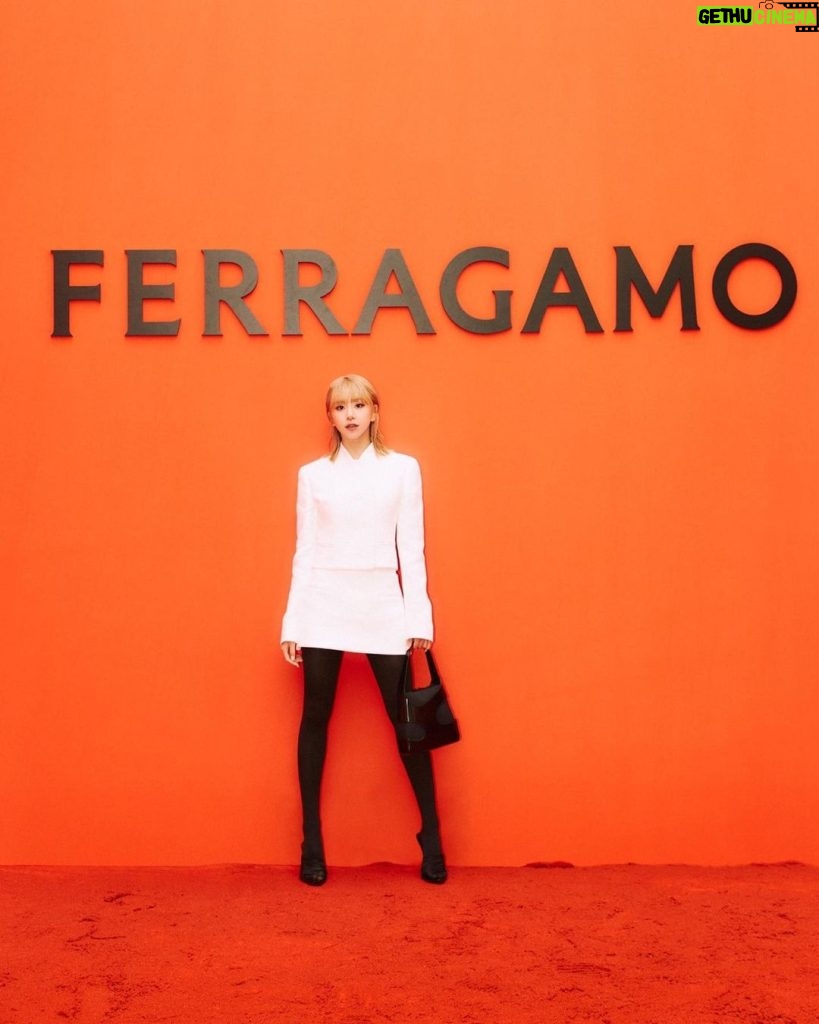 Son Chae-young Instagram - 🤍🖤♥️ #FERRAGAMOSS23 #FERRAGAMO