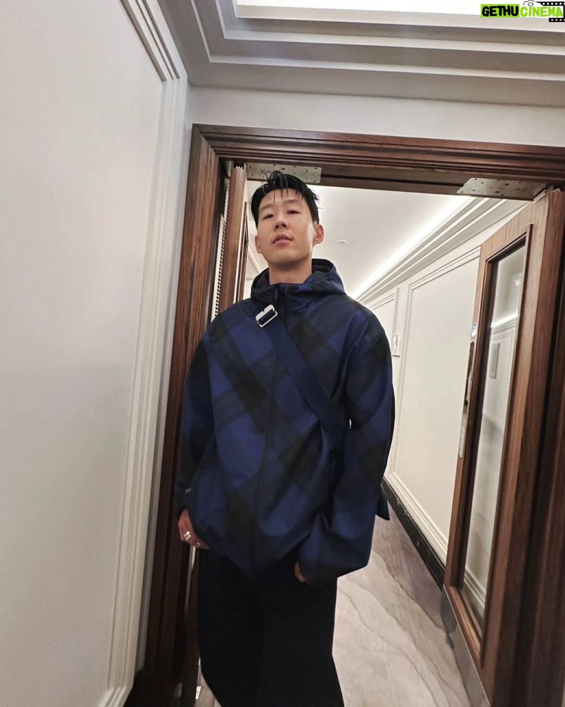 Son Heung-min Instagram - Resting and recovering, ready to go again soon ⚽ @burberry #burberry