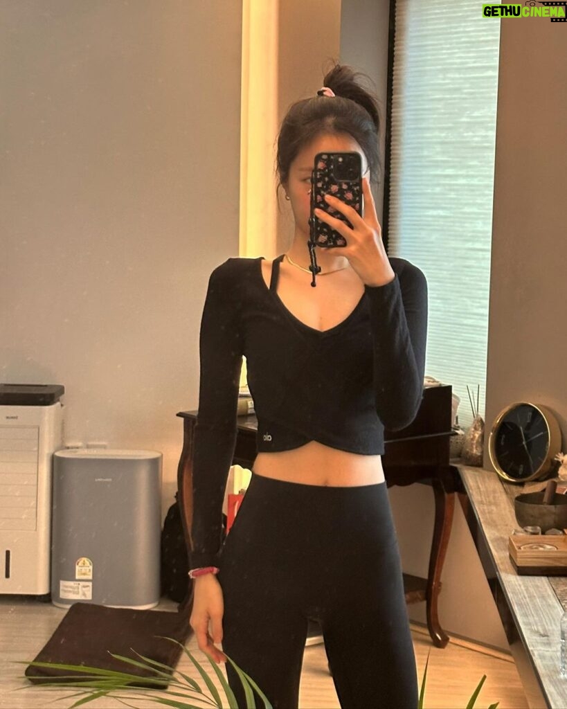 Son Na-eun Instagram - 🤸🏻‍♀