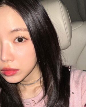 Son Na-eun Thumbnail - 117.5K Likes - Most Liked Instagram Photos