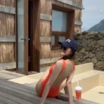 Son Na-eun Instagram - 🧡