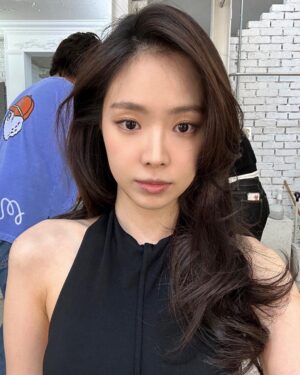 Son Na-eun Thumbnail - 107.3K Likes - Most Liked Instagram Photos