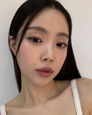 Son Na-eun Thumbnail - 118.3K Likes - Most Liked Instagram Photos