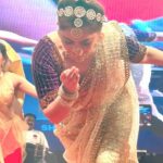 Sonalee Kulkarni Instagram – ही रति मदभरली दाजी ठिनगी शिनगाराची 
कस्तुरी दरवळली दाजी झुळुक ही वार्‍याची ! 

अप्सरा On Floor ! 

.

.

.

Shoot & Edit : Team @vrmusicstation 

.

.

.
#apsara #sonaleekulkarni #vrmusicstation