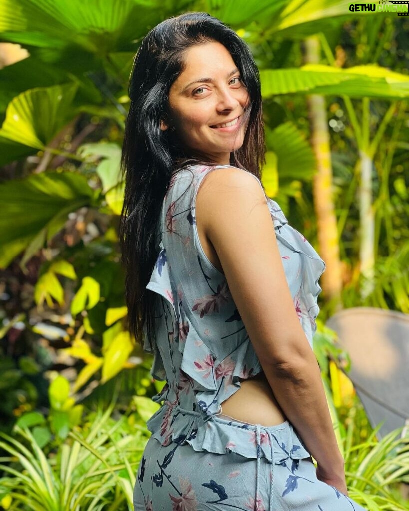 Sonalee Kulkarni Instagram - No caption Just some “sun”day pictures ☀️ #sonaleekulkarni #marathimulgi #weekend #weekendvibes #sunday