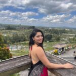 Sonalee Kulkarni Instagram – #Jatiluwih … UNESCO WORLD HERITAGE SITE in #bali 

This panoramic view of #riceterraces has my heart ❤️ and hat 👒 …. नहीं समझे …… ➡️till the🔚 and go to the LINK IN BIO 

#sonaleekulkarni #marathimulgi #travelblogger #youtube #indonesia #rice #farming #terracefarming Jatiluwih Village – Unesco World Heritage