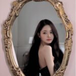 Song Jia Instagram - #광고 @cetorialkorea 프링이들 오늘은 비건 제품으로 메이크업을 해보았어요.🤍 컨실러 팁이 내장 되어있는 파운데이션은 파데 겸 컨실러로 쓸 수 있어 특별해요😉 아이홀과 애교살을 쉽게 채우고, 좁은 면으로는 포인트 아이 메이크업도 할 수 있는 스틱 섀도우로 아이 메이크업도 쓱!! 립스틱은 솔티 핑크를 발라봤어요. 순수 비건 메이크업 어때요 어때용? 🎀💕💄 #비건뷰티 #비건화장품 #비건파데 #비건컨실러 #비건새도우 #비건립스틱 #엘에이브리즈 #세토리얼 #cetorial