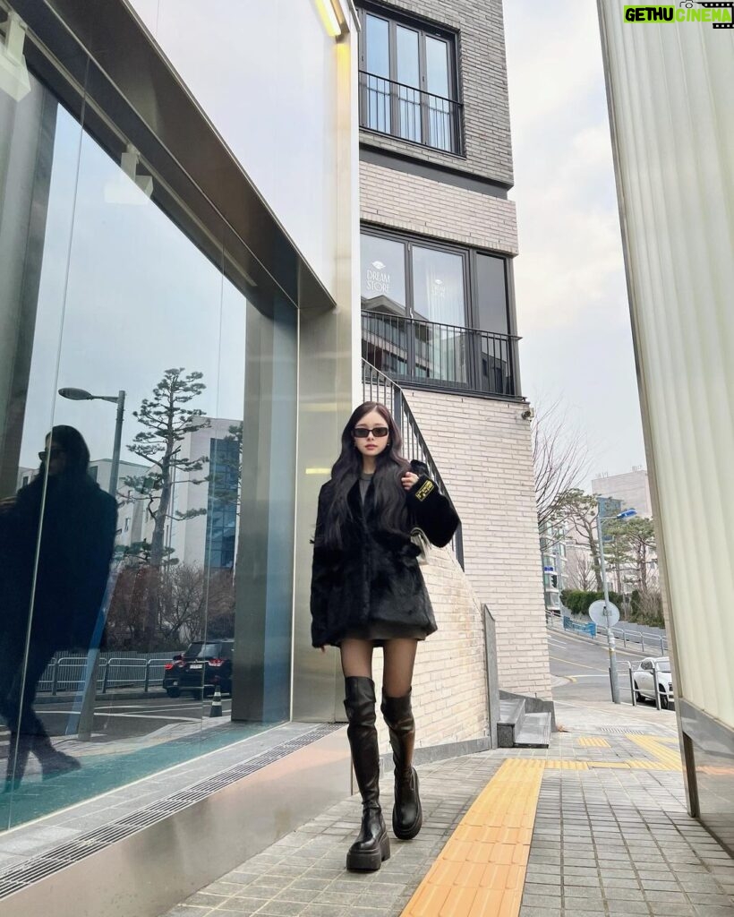 Song Jia Instagram - 🖤 @dafshoes