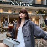 Song Jia Instagram - #AD @youhee.official 힙하고 러블리한거 다하는 YOUHEE💕🎀 후드 집업 너무 귀엽지 않나용?! 프링이들 ! 제가 입은 집업은 지금 바로 무신사에서 단독으로 만나 볼 수 있대요 스토리 링크로 고고!!☺️😘 #유희 #YOUHEE