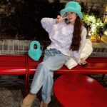 Song Jia Instagram - #AD @youhee.official  프링이들! 제가 애정 하던 브랜드 ‘YOUHEE’에서 신제품이 출시되었어요😍 제가 입은 스웻셔츠는 11월 6일 자정에 무신사에서 단독으로 만나보실 수 있대요 곧 털모자 쓸 생각에 신나는 요즘 🩵❄️ 너무 귀여워서 사진 백장 찍음!!! #유희 #YOUHEE