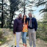 Sonnalli Seygall Instagram - Ending the year with people we love & places we adore ❤️ @hyattregencydhm being the perfect host here in the mountains 🫶 Mountains have a piece of my heart always! So glad we doing this @asheshlsajnani @chefyajushmalik 🕺😘 #mountaingirl #travelwithsonnalli #newyeargoals #friendslikefamily Hyatt Regency Dharamshala