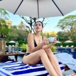 Sonnalli Seygall Instagram - Sunday well done ✅ 🌞 ❤️ Hello 🦌 Husband & sanity keeper @asheshlsajnani Friend & cameraman @kunala Location & fav Sunday hang @grandhyattmumbai #sundaymood☀️ #waterbaby
