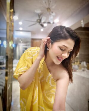 Sonu Kakkar Instagram - Laddoo Peela😅