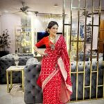 Sonu Kakkar Instagram - My Karwa Chauth Look this year♥️🥰🌙 Saree @roopmilanofficial Blouse @purvisethiacouture Hair by @flawlesshair_by_sharmila Jewellery @kushalsfashionjewellery Styling @styleitupwithraavi @littlepuffsofhappiness Mehndi @mehendi_artist_by_shagufta #karwachauth #look #sonukakkar #indian #attire #traditionallook #saree