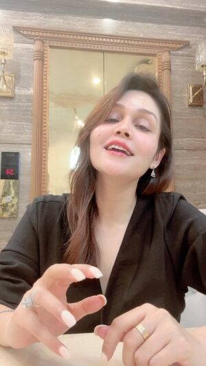 Sonu Kakkar Instagram - Rafta Rafta Woh Meri Hasti ka Saaman Ho Gaye♥️

#raftarafta #sonukakkar #singingliveathome