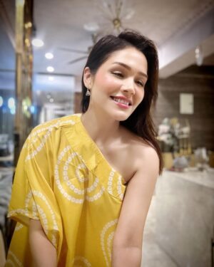 Sonu Kakkar Instagram - Laddoo Peela😅