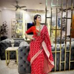 Sonu Kakkar Instagram - My Karwa Chauth Look this year♥️🥰🌙 Saree @roopmilanofficial Blouse @purvisethiacouture Hair by @flawlesshair_by_sharmila Jewellery @kushalsfashionjewellery Styling @styleitupwithraavi @littlepuffsofhappiness Mehndi @mehendi_artist_by_shagufta #karwachauth #look #sonukakkar #indian #attire #traditionallook #saree