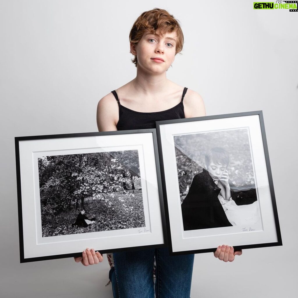Sophia Lillis Instagram - Thanks @taraviolet for the beautiful prints. Hope we can do another portrait session soon!