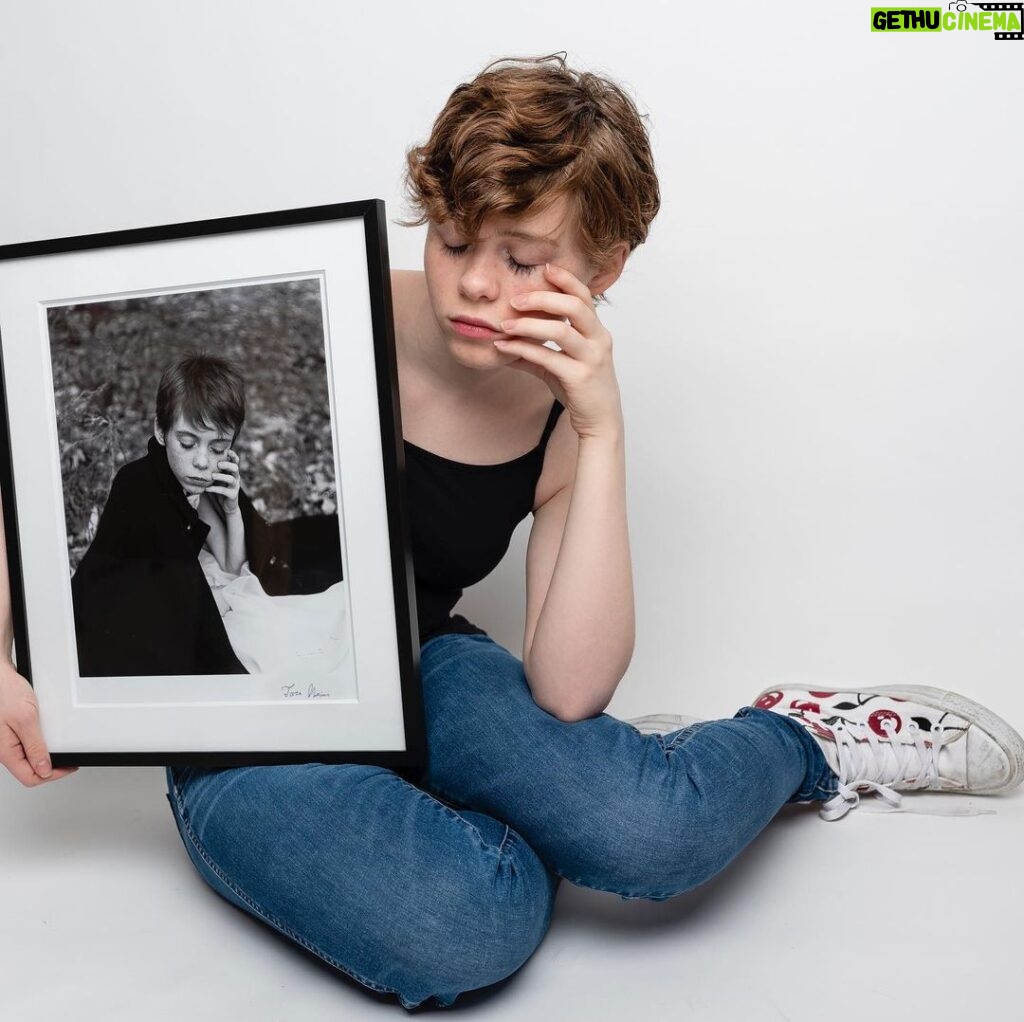 Sophia Lillis Instagram - Thanks @taraviolet for the beautiful prints. Hope we can do another portrait session soon!