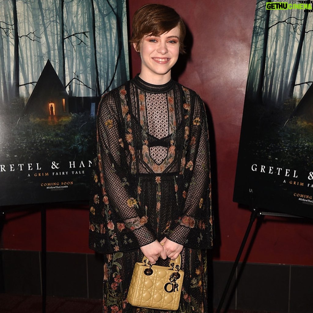 Sophia Lillis Instagram - Had an amazing time at the LA screening of Gretel & Hansel last night! Thanks so much to everyone who came out! @gandhmovie #FollowTheCrumbs Outfit: @dior HMU: @blondiemua boots: @stuartweitzman