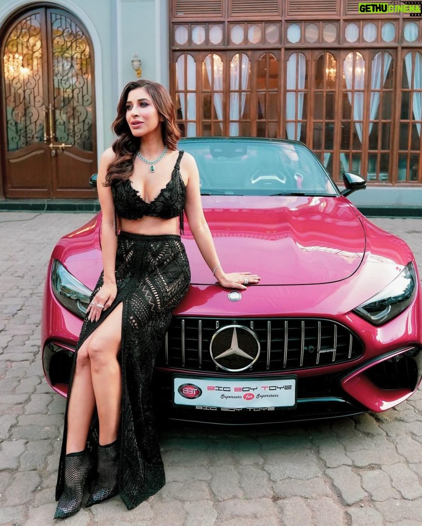 Sophie Choudry Instagram - Girls and their toys😉❤️‍🔥 🚘 #sundayvibes #Lips @bigboytoyz_india #trending #sophiechoudry #mercedesbenz #mercedes #sportscar 📸 @aniketsritava @denyrajput