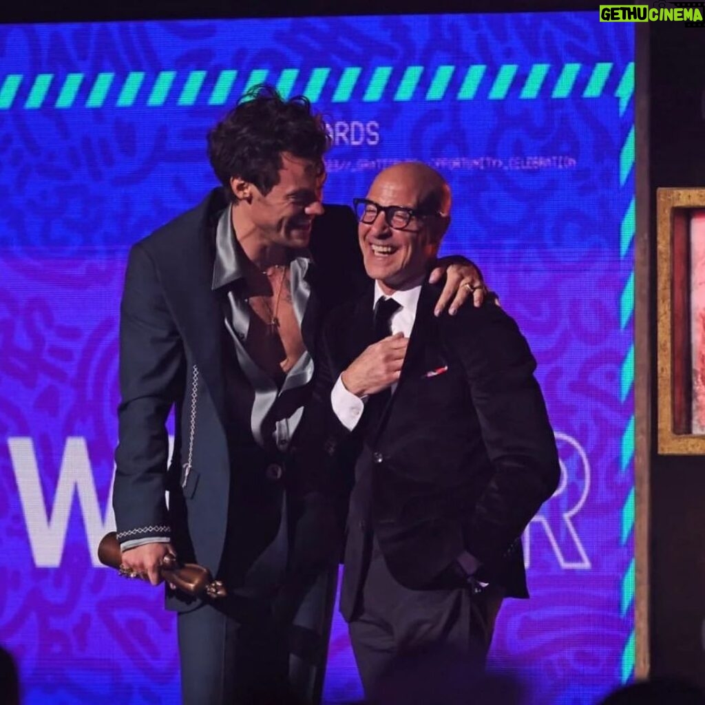 Stanley Tucci Instagram - I listen to this man’s music everyday whilst cooking. ⁣⁣⠀ ⁣⁣⠀ It was a great honor to present Artist of the Year at the Brit Awards to the talented and kind soul that is my friend Harry Styles.⠀