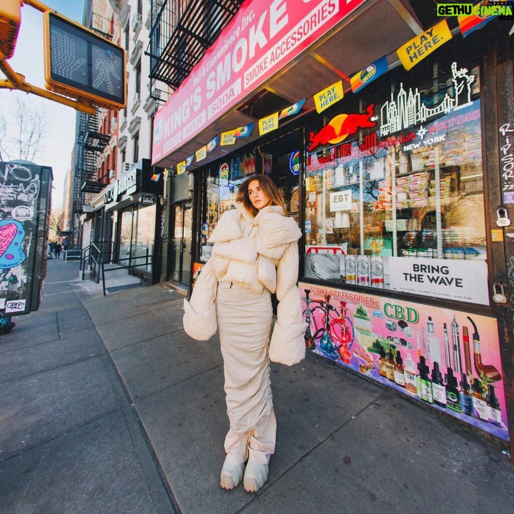 Stefanie Giesinger Instagram - nyc with @ellamettler 💗 New York, New York