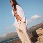 Stefanie Giesinger Instagram - anzeige | All time summer essential - @tommyhilfiger Oxford shirt ☀️ #TommyHilfiger #TommyFamily | shot by @lindaambrosius