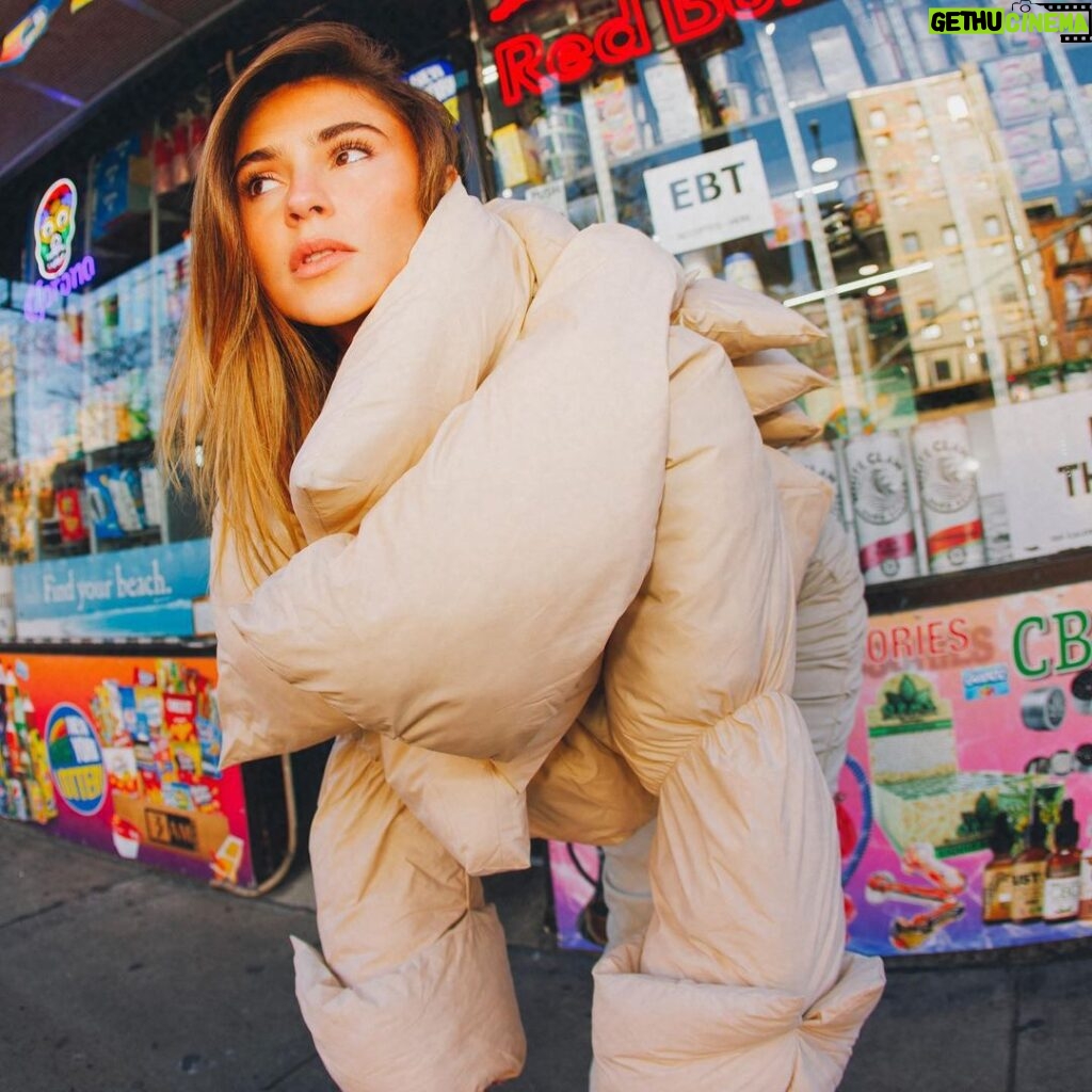 Stefanie Giesinger Instagram - nyc with @ellamettler 💗 New York, New York