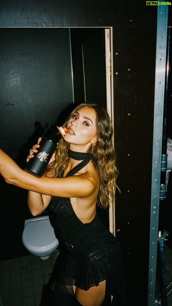 Stefanie Giesinger Instagram - anzeige | Still hy…drated with @airup_europe 🎥 by @any_areyouok Berlin, Germany