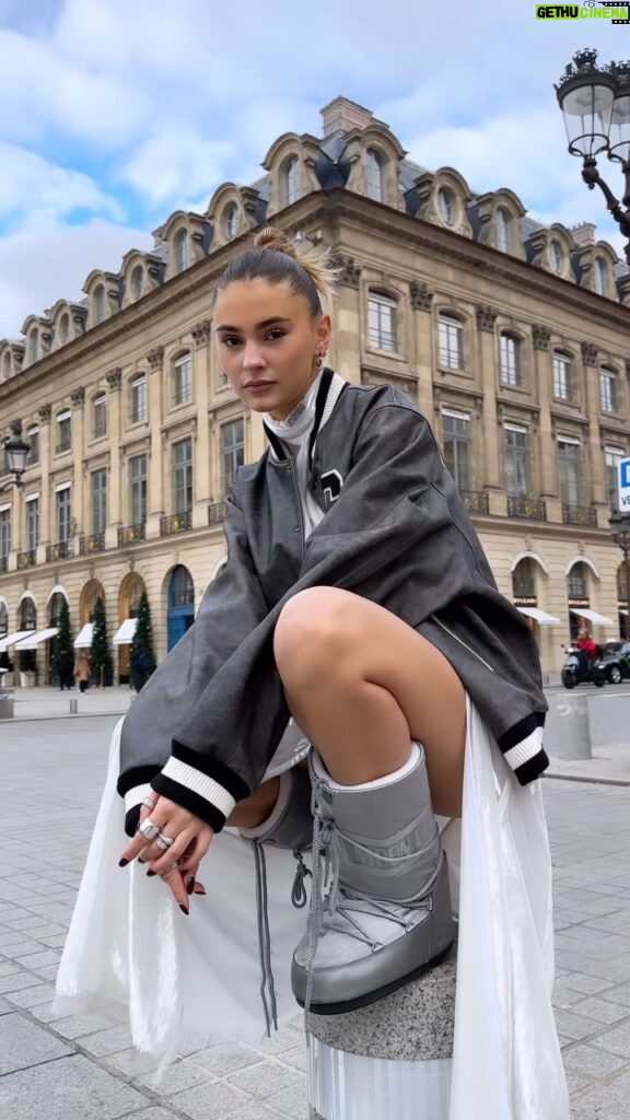 Stefanie Giesinger Instagram - bisous de paris Paris, France