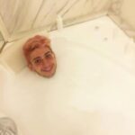 Stefano Lepri Instagram - Quasi quasi mi rifaccio i capelli rosa 🤪 323/366