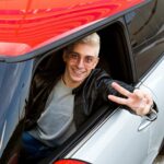 Stefano Lepri Instagram - Ho proprio la faccia da: “ Ho rubato quest’auto ma se sorrido e c’è un fotografo professionale crederanno che sto lavorando “ 😂 voi cosa ne pensate ? 😅 316/366 #mini #bmw @zanella_productions