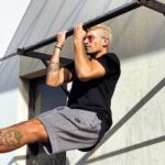 Stefano Lepri Instagram - Qualche mese fa ero più equilibrato con i miei allenamenti.. poi sono tornati gli impegni e i pensieri 😅 ora sono un po’ scarso ma appena possibile torno al 110% 💪🏻 312/366 PH @miriamfitlife