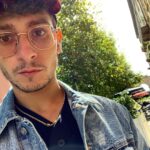 Stefano Lepri Instagram - Conto gli amici sulle dita di vino che verso, perché molti li hanno già bevuti.. sognavo un finale diverso ma adesso passo e nemmeno mi saluti .. mi chiedo dov’è , il posto per chi è come me 🎶 264/366
