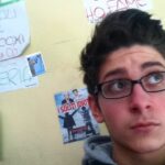 Stefano Lepri Instagram - Visto che probabilmente molti di voi in questo momento sono a scuola, volevo regalarvi questa chicca ritrovata nell’archivio di un lontano anno scolastico alle superiori, in condizioni discutibili .. ogni dettaglio è effettivamente discutibile 261/366