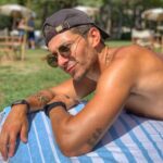 Stefano Lepri Instagram - Ho i risvoltini di pelle dietro al collo come i carlini 😂🐶 254/366 Tranquilli non sono avanzate troppe foto del mare 😘🌊 Il Cardellino