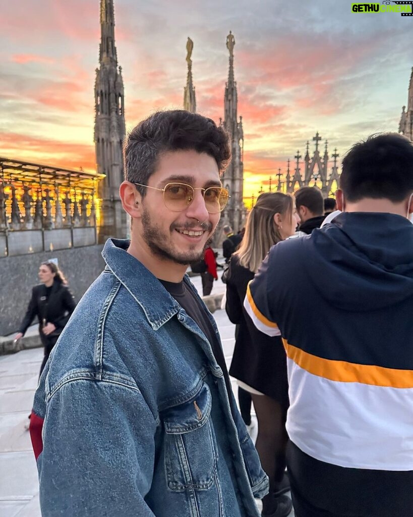 Stefano Lepri Instagram - Ci sono voluti giusto 7 anni ma alla fine sono salito sopra al Duomo di Milano 😝