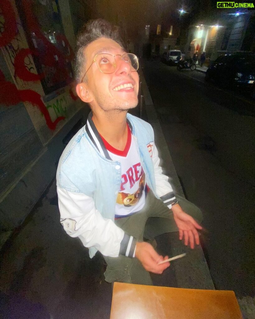 Stefano Lepri Instagram - Volevo uscire indossando il tuo sorriso, ma alla fine ho ritrovato il mio 🙂