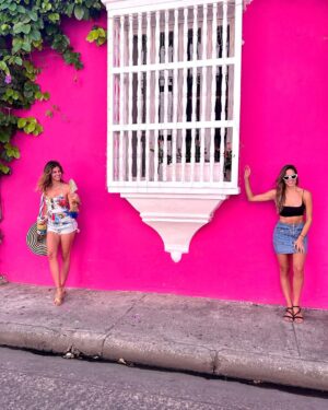 Stephanie Cayo Instagram - Hay miradas que son nuevas…🤍
Viva este País que es mi segunda casa, llegué a los 18 años y descubrí colores y sonidos, abrazos y sonrisas que cambiarían mi vida para siempre.. siempre es un placer volver… 🇨🇴

-
There are looks that are new...🤍
Long live this Country that is my second home, I arrived at 18 years old and discovered colors and sounds, hugs and smiles that would change my life forever... it is always a pleasure to return... 🇨🇴