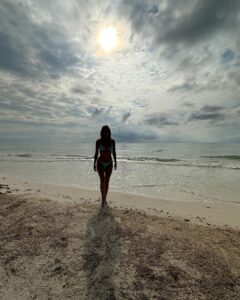 Stephanie Cayo Instagram - Se han acabado las vacaciones… por ahora… 🌊 - Vacations are over.. for now…