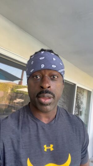 Sterling K. Brown Instagram - Something ‘bout changing your ‘do that makes you feel like a whole new person, right?! Thanks, Bird! @ryanmichelleb Love you! 😘❤️ #cornrows #ImSillyAndIKnowIt