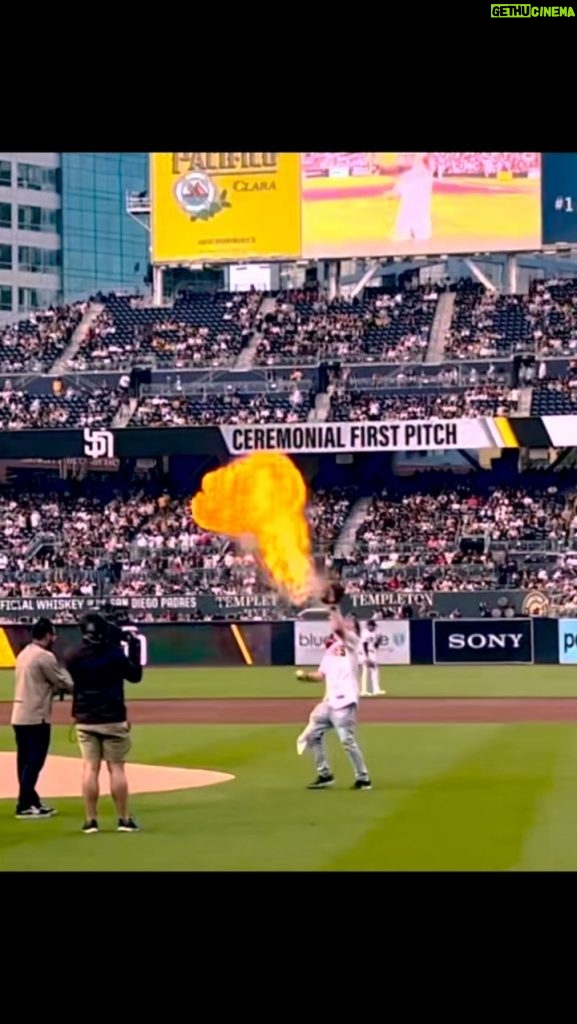 Steve-O Instagram - My first time throwing the first pitch at an @mlb game— I’m pretty sure it’s never been done like this, too! Thanks so much, @padres!!!