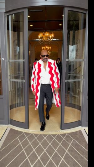 Steve Harvey Instagram - CASABLANCA

Styled by @elly30